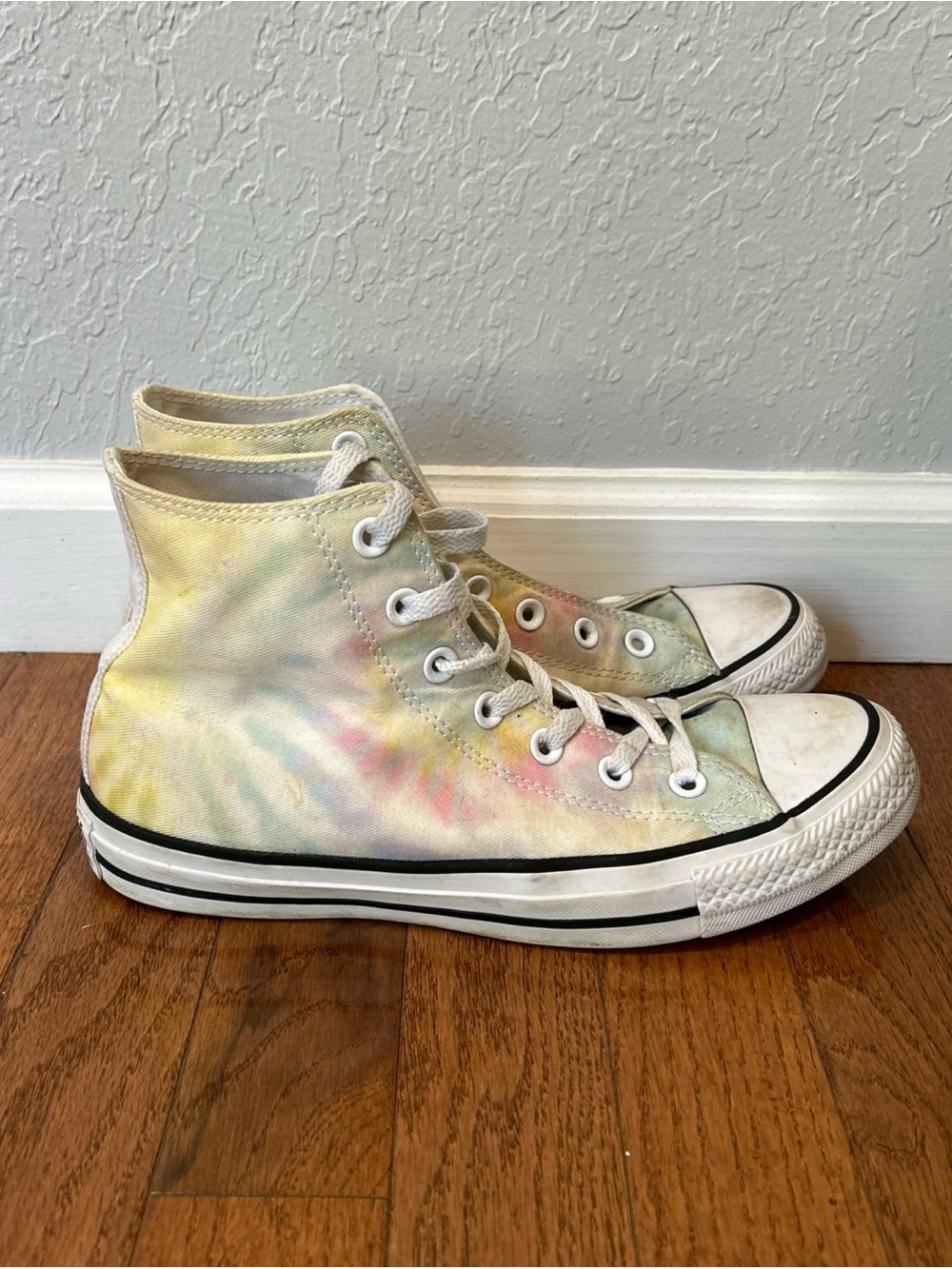 Converse Chuck Taylor Sneakers High Top Shoes Tie Dye Women’s Size 8 White